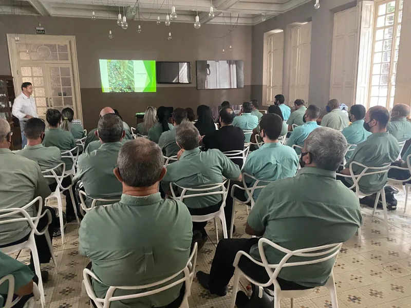 Reunião da equipe uniformizada